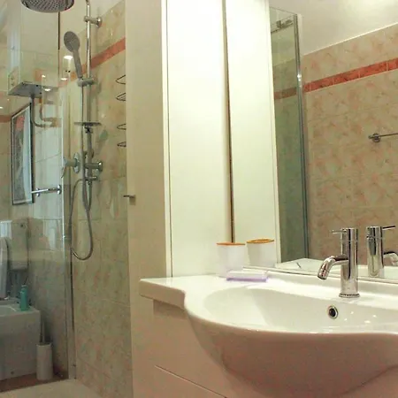 Fieramosca 2 Da Letto 2 Bagni Cucina E Salottino Turijn